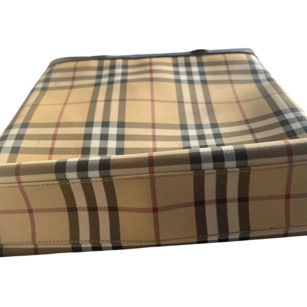 Classic Burberry Nova Check Bag - Picture 3 of 9